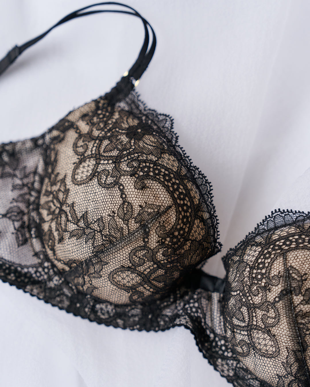 NOIR Feather Wire Bra